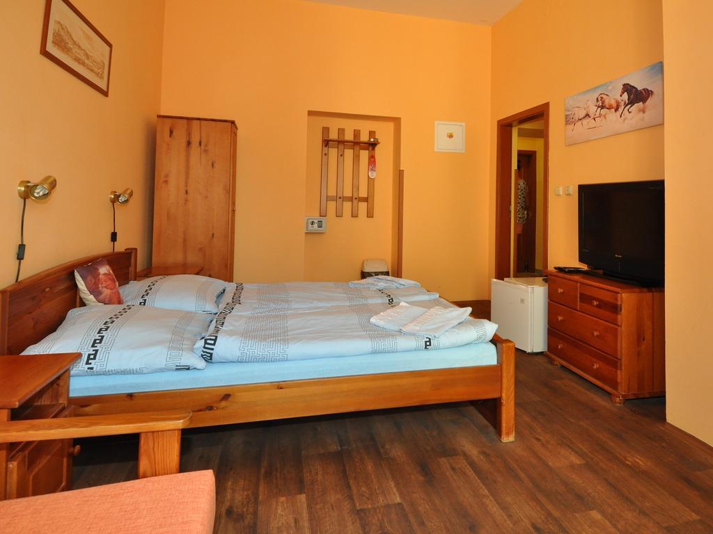 Hotel U Radnice Louny Exterior foto