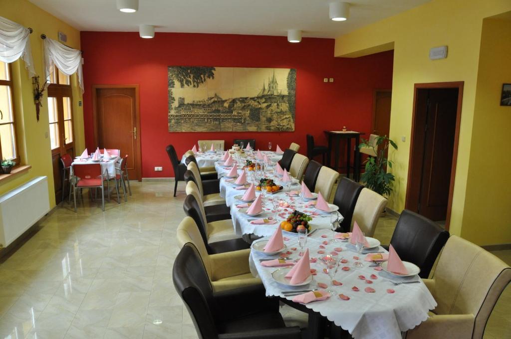 Hotel U Radnice Louny Exterior foto